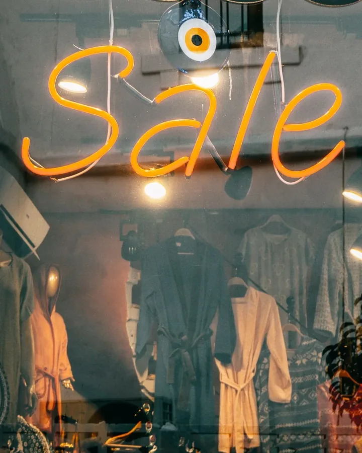 Nhân viên tại shop